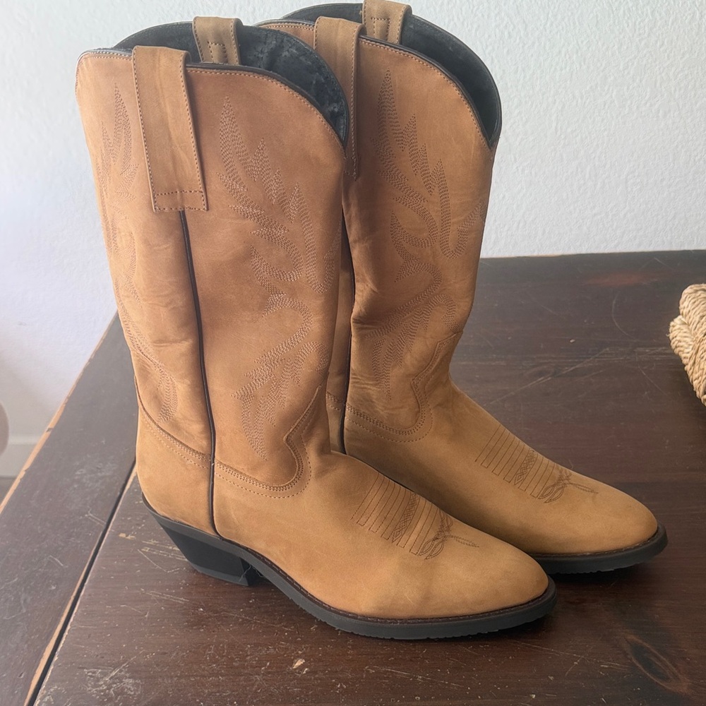 Men's Tan Western Cowboy Boots - Classic Pull-On Style